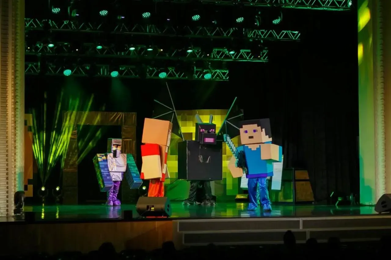 🤩 Погрузимся в мир Minecraft вживую  Юных фанатов ждет яркое представление по мотивам одной из самых