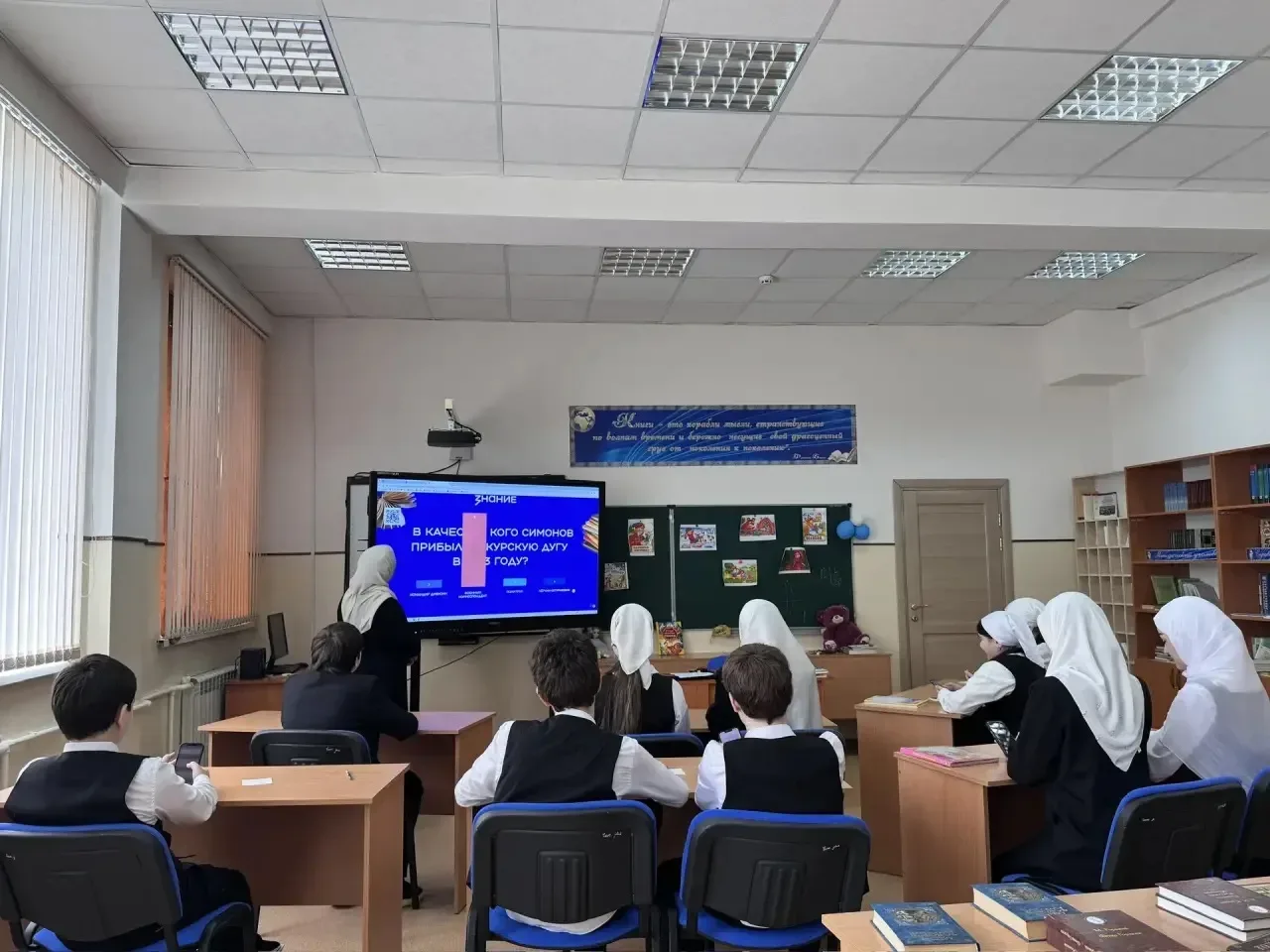 Сегодня в читальном зале нашей школы прошло очередное занятие чтецкого клуба с учащимися 8 А класса.