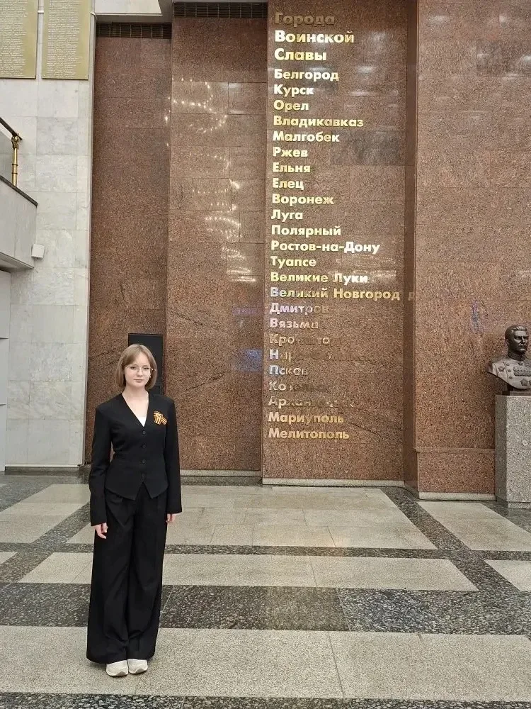 Сегодня гимназистка 10 "А" класса, Тихонова Анастасия, приняла участие в торжественной церемонии наг
