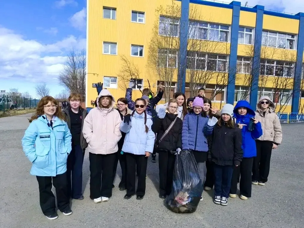 Делаем город комфортнее: вместе к чистоте и Победе!⭐  Педагоги и ученики гимназии с энтузиазмом прис