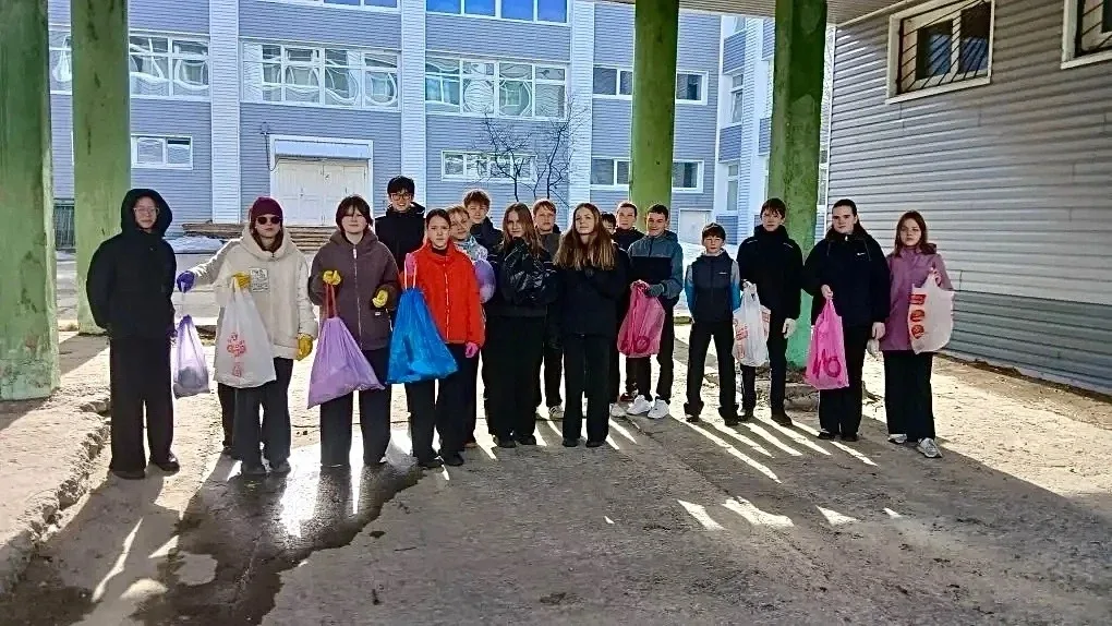 Делаем город комфортнее: вместе к чистоте и Победе!⭐  Педагоги и ученики гимназии с энтузиазмом прис