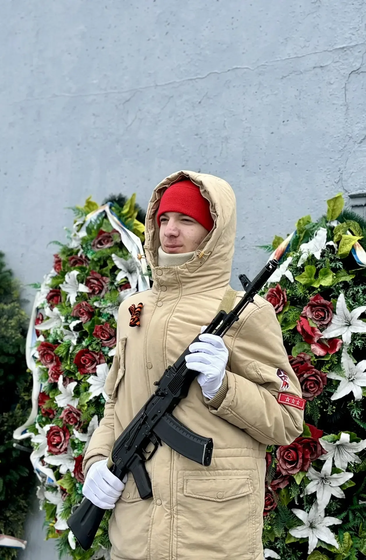 С 2015 года гимназисты города воинской славы Полярного - участники Почетного караула на Посту №1 у м