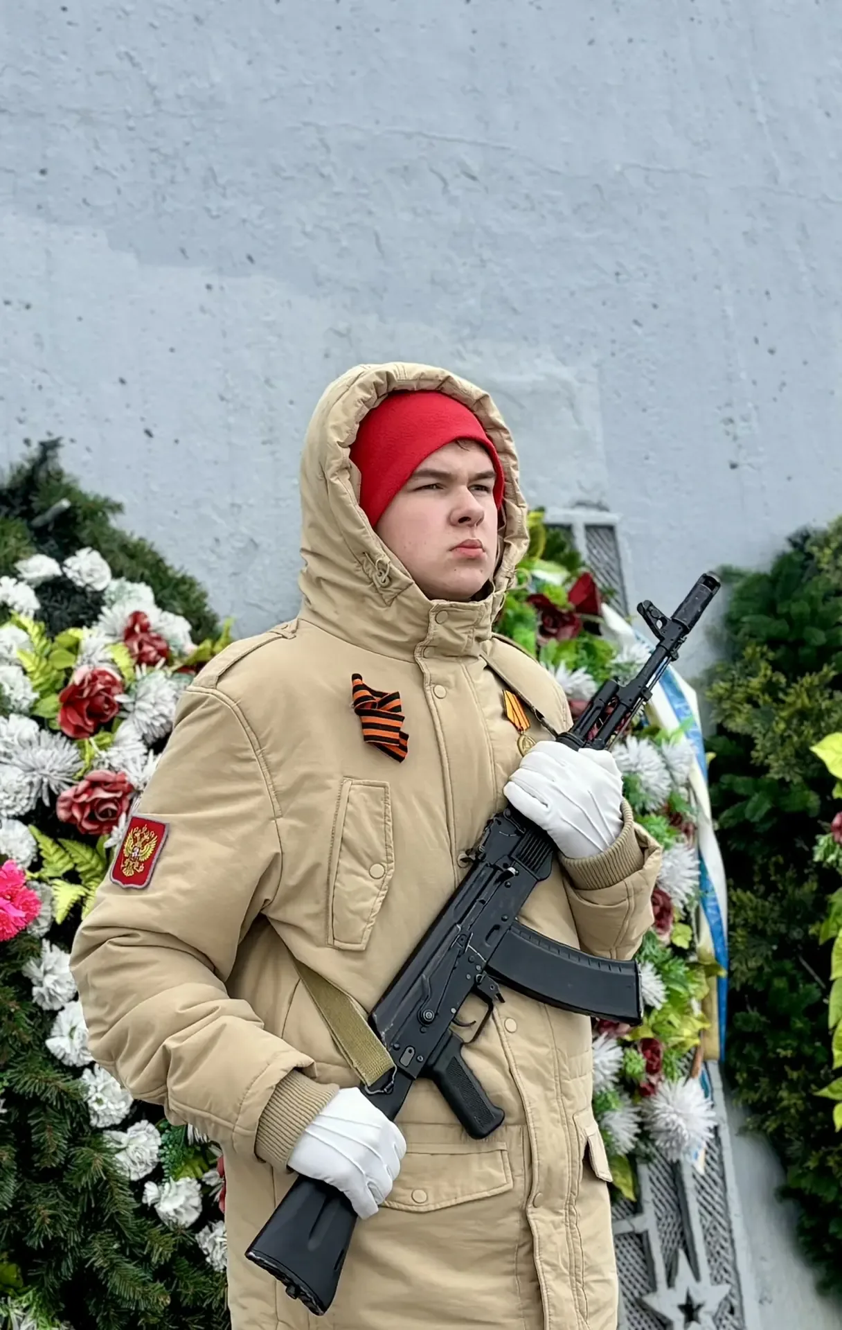 С 2015 года гимназисты города воинской славы Полярного - участники Почетного караула на Посту №1 у м