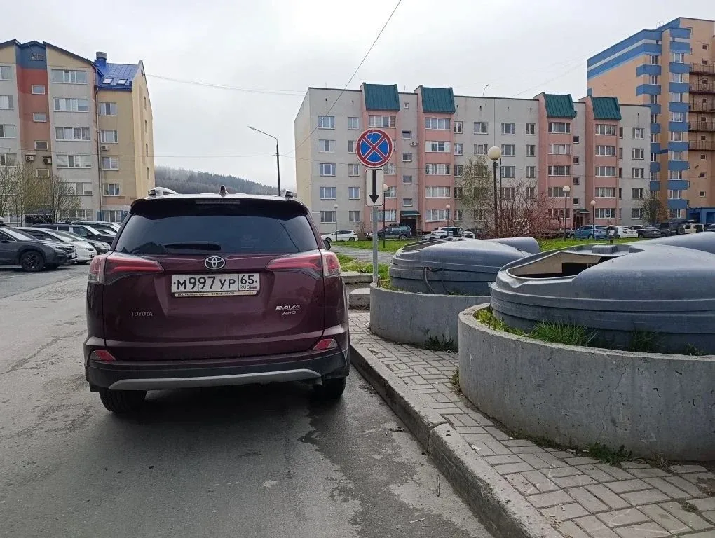 На прошедших выходных в Южно-Сахалинске возникли сложности с вывозом отходов   🚛 16 мая мусоровозы н
