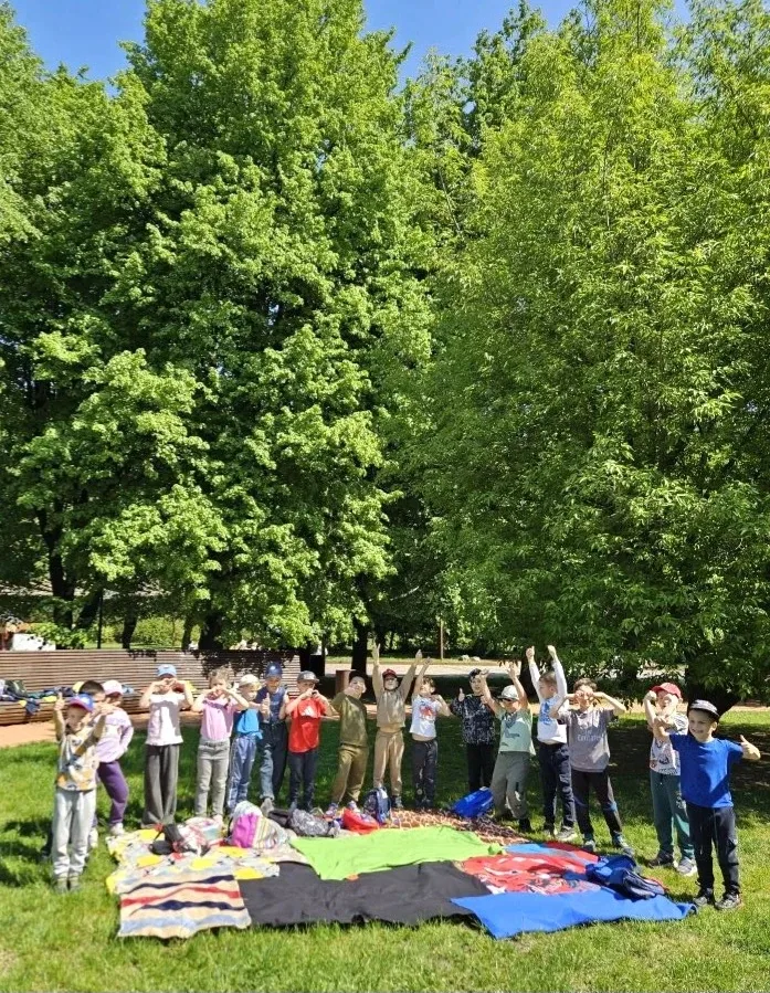 В подготовительной группе "Солнышко"👫ежегодные прогулки на природу стали уже традицией.  День экскур