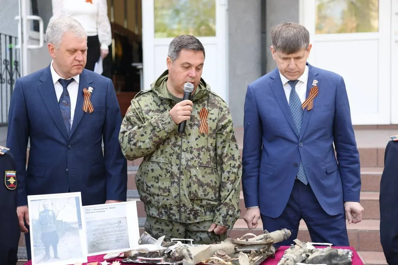 Сегодня в нашем лицее произошло важное гражданско-патриотическое событие-школе были переданы элемент