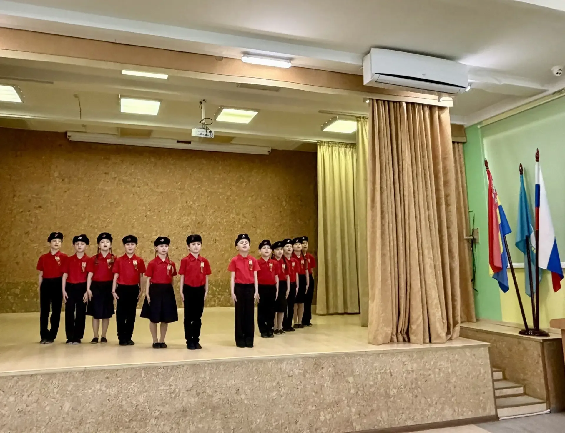 Сегодня в лицее с большим успехом прошёл конкурс чтецов «Моя малая Родина» — в нём приняли участие в