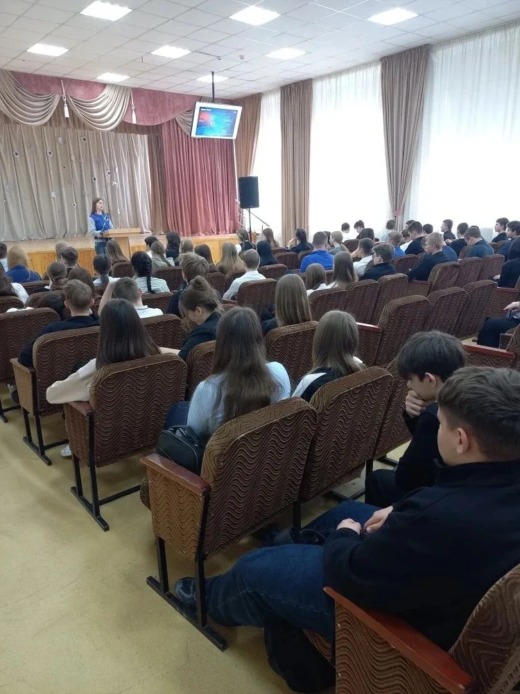 👷‍♂️24 апреля состоялась встреча девятиклассников школы с представителями Центра карьеры НЛМК.  🔩Цен