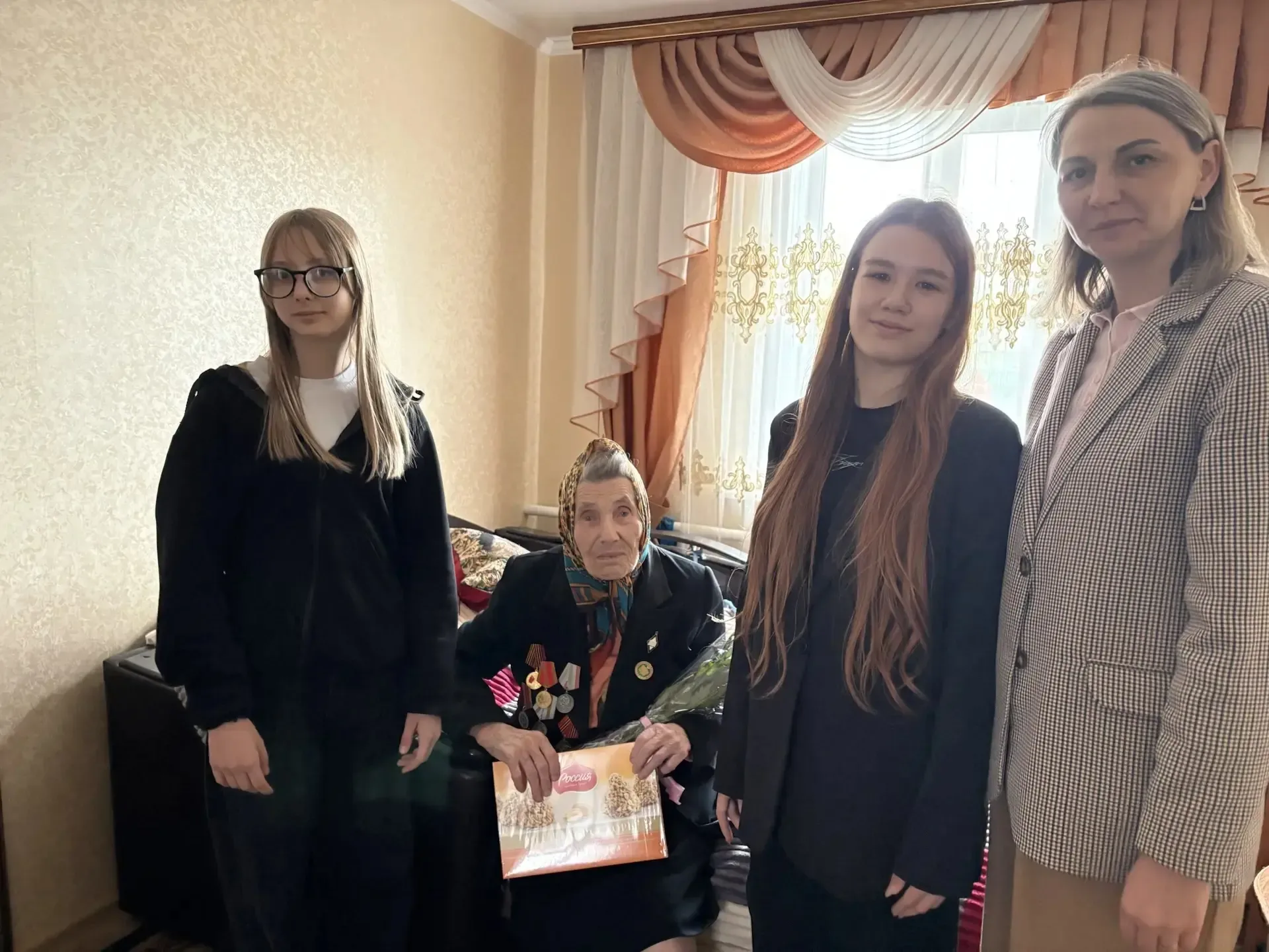 Обучающиеся МБОУ СОШ с. Тербуны продолжают участие в проекте "С заботой о наших ветеранах". Школьник