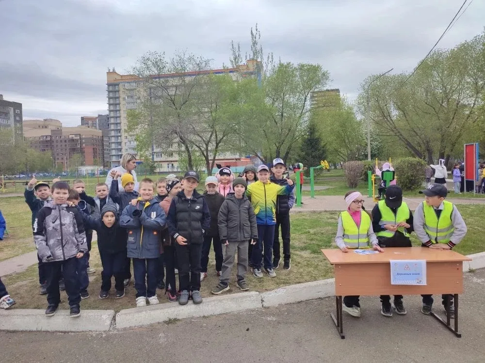 🚦Отряд ЮИД провел увлекательный квест  для первоклассников💡   Юные инспектора движения школы 24  орг