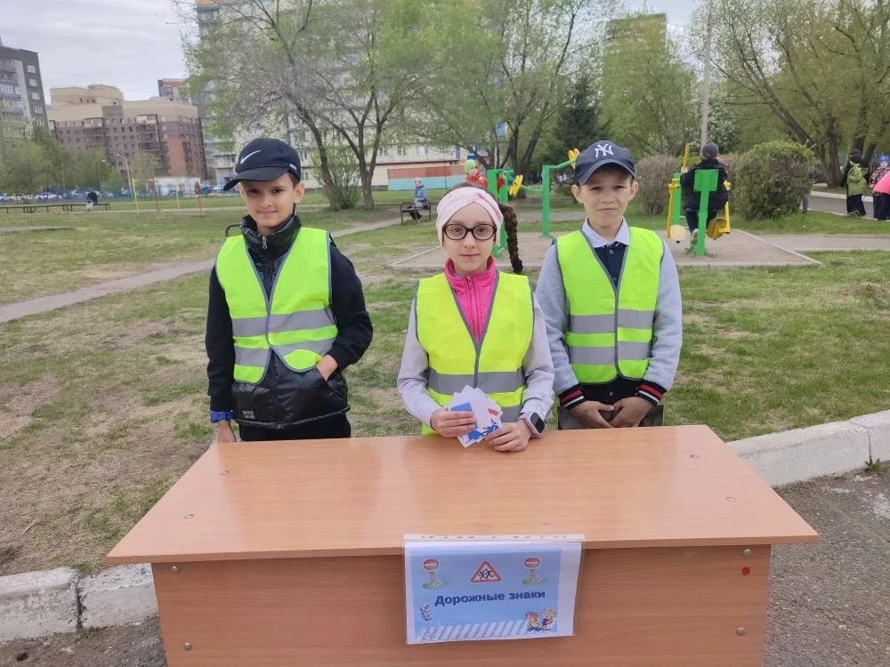 🚦Отряд ЮИД провел увлекательный квест  для первоклассников💡   Юные инспектора движения школы 24  орг