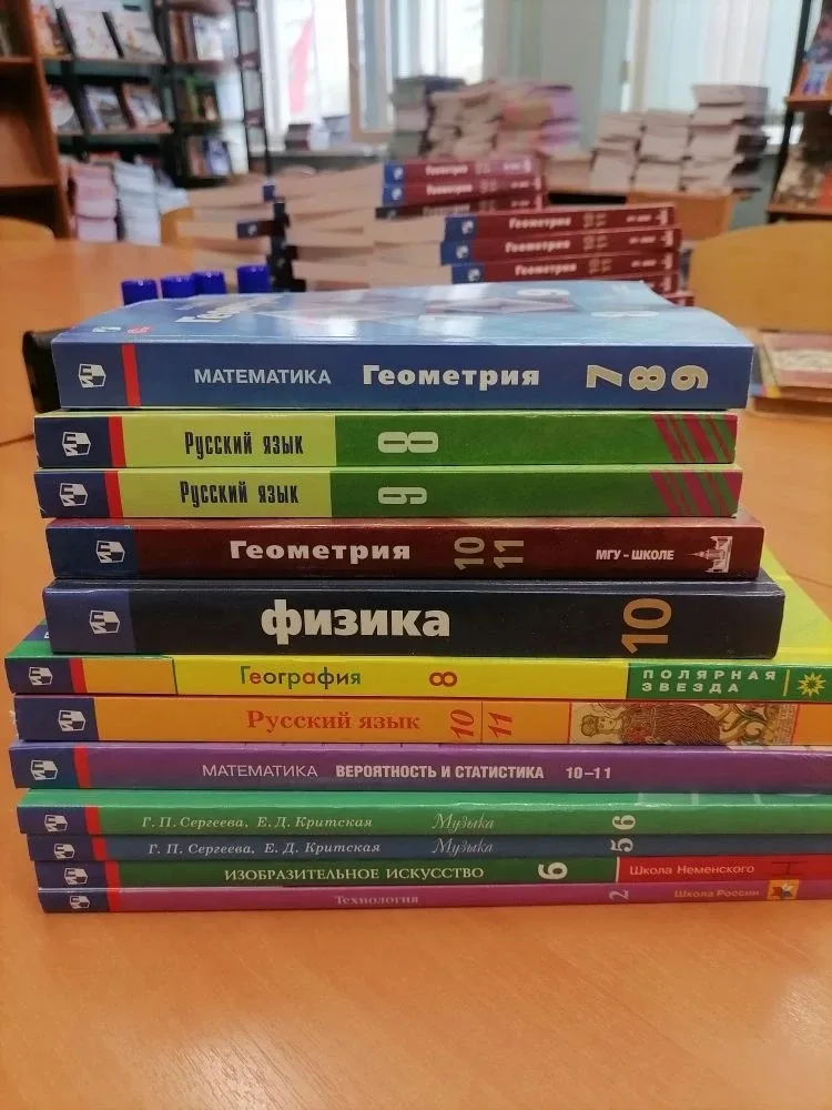 📍 Уважаемые учащиеся и родители!  Скоро заканчивается учебный год и ребята будут сдавать учебники в 
