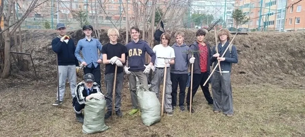 Если лента соцсетей пестрит фотографиями людей с мешками для мусора и граблями, то это значит, что в
