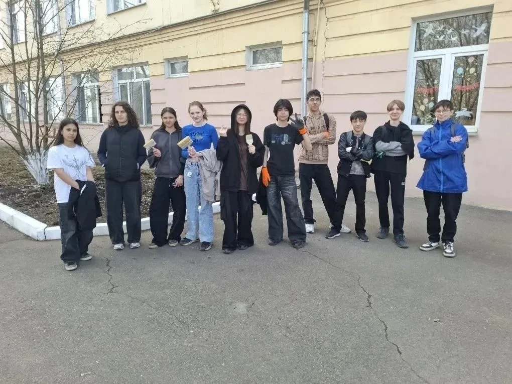 Если лента соцсетей пестрит фотографиями людей с мешками для мусора и граблями, то это значит, что в