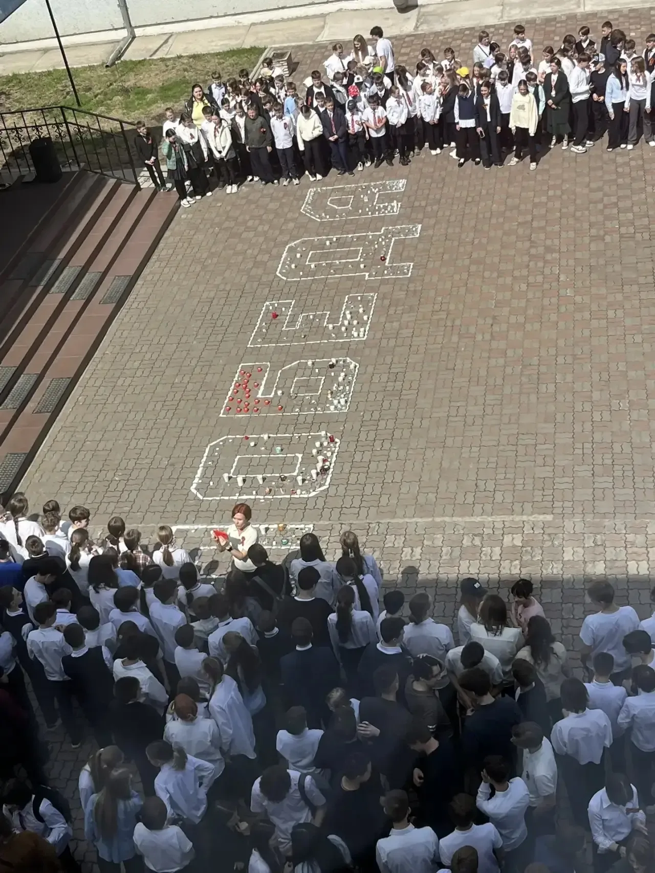 Митинг «Свеча Памяти» 🕯️  В преддверии 81 годовщины Великой Победы в центральном дворе Гимназии прош