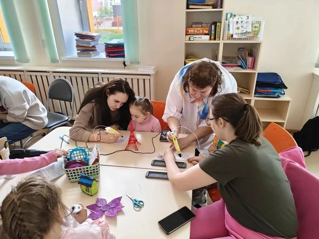 ✨ Творчество без границ: 3D-ручка объединяет детей и родителей! ✨  В нашем дошкольном отделении сост