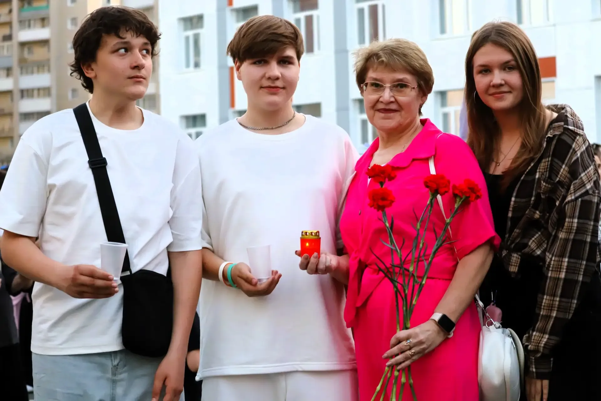 🕯️ СВЕЧА ПАМЯТИ 2026 🕯️  8 мая, после торжественного митинга, в школьном дворе уже второй год подряд