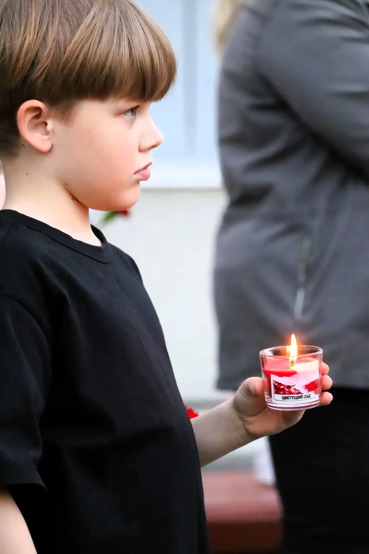 🕯️ СВЕЧА ПАМЯТИ 2026 🕯️  8 мая, после торжественного митинга, в школьном дворе уже второй год подряд