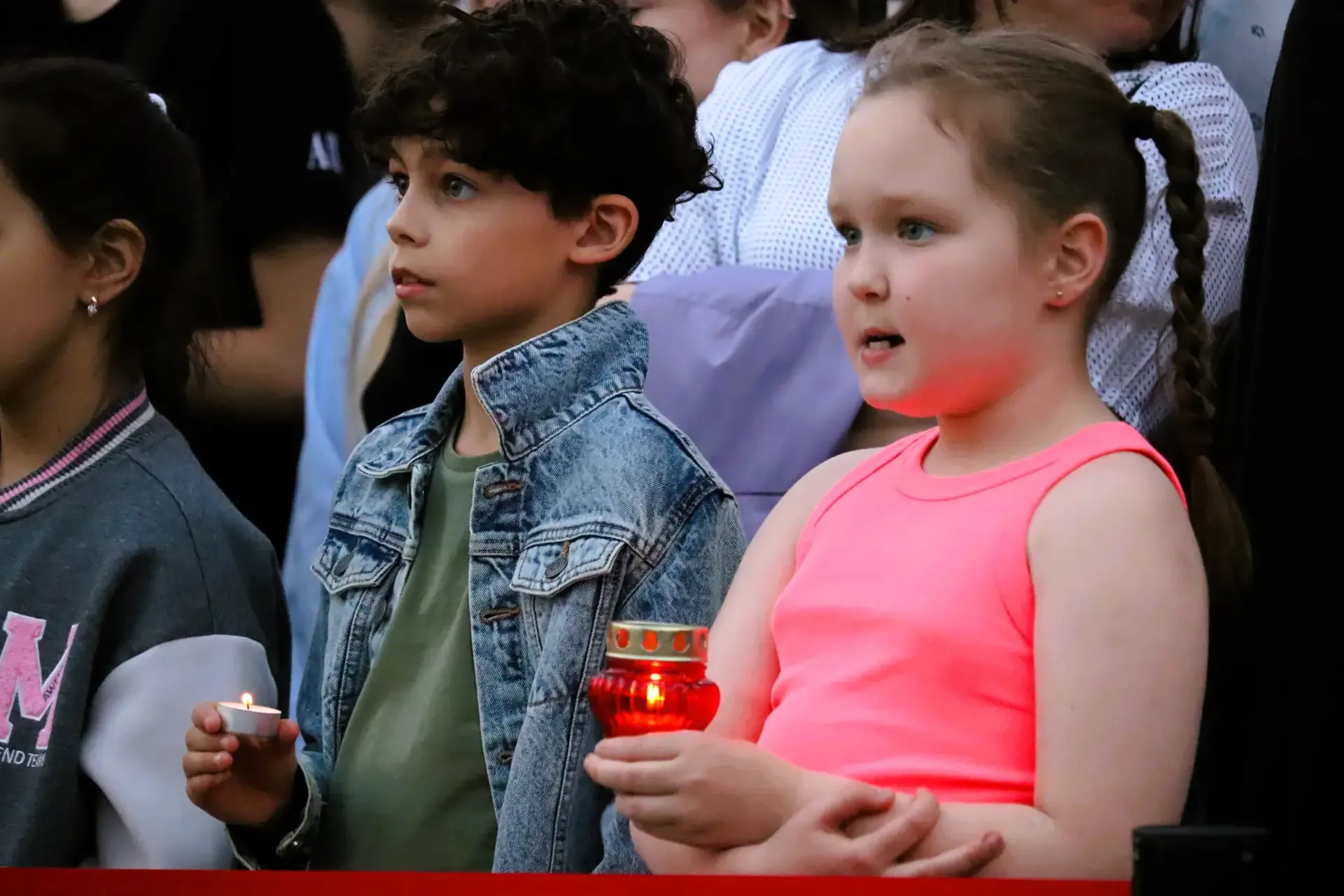 🕯️ СВЕЧА ПАМЯТИ 2026 🕯️  8 мая, после торжественного митинга, в школьном дворе уже второй год подряд