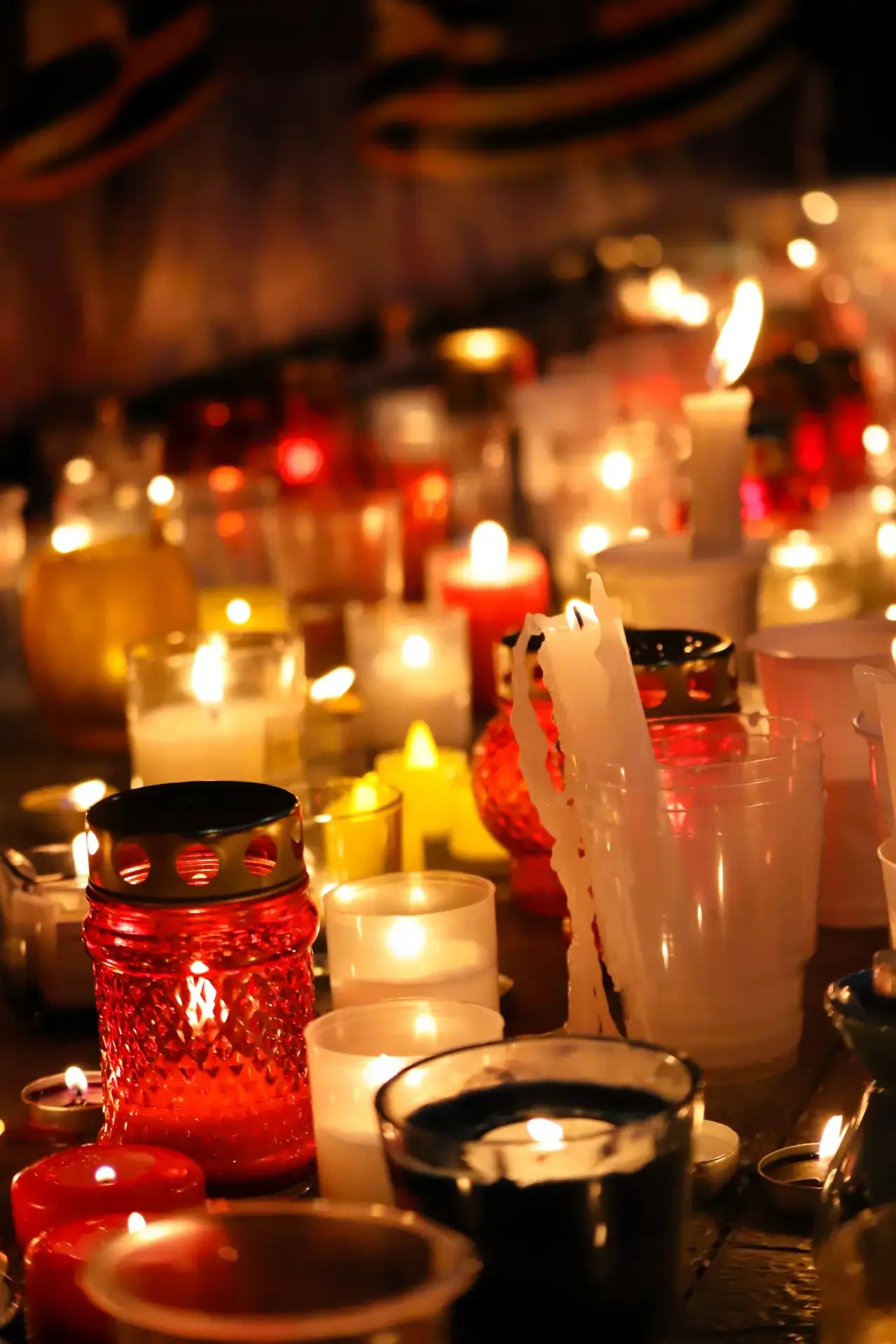 🕯️ СВЕЧА ПАМЯТИ 2026 🕯️  8 мая, после торжественного митинга, в школьном дворе уже второй год подряд