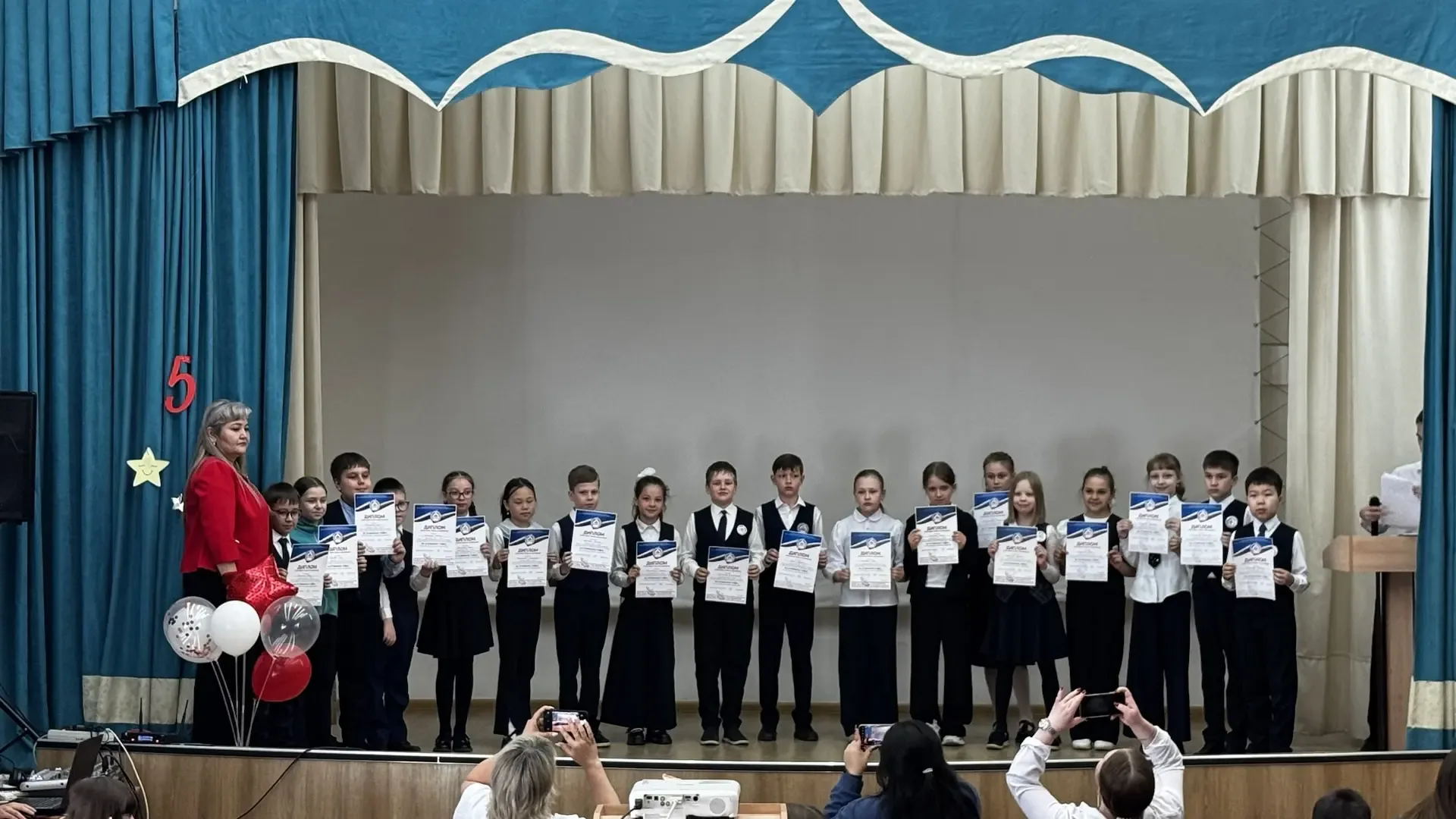 ✨ Наши звезды заслужили награду! Слет отличников-2026! ✨  19 мая в нашей школе состоялся долгожданны
