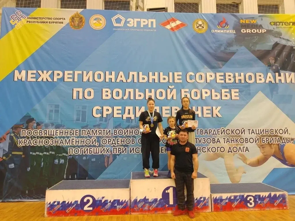 Наши юная звездочка😇  В г. Улан-Удэ прошёл Межрегиональной турнир по вольной борьбе среди девушек, п