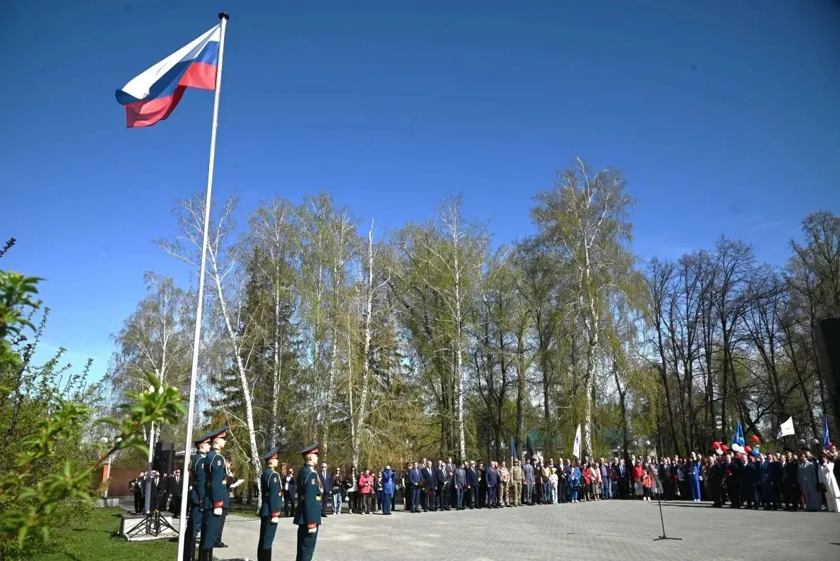 🌸 Первомай: вместе — за мир и единство! Вчера, в этот праздничный день учащиеся и работники 45-й гим