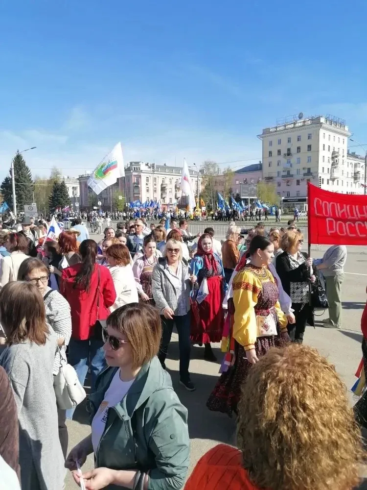 🌸 Первомай: вместе — за мир и единство! Вчера, в этот праздничный день учащиеся и работники 45-й гим