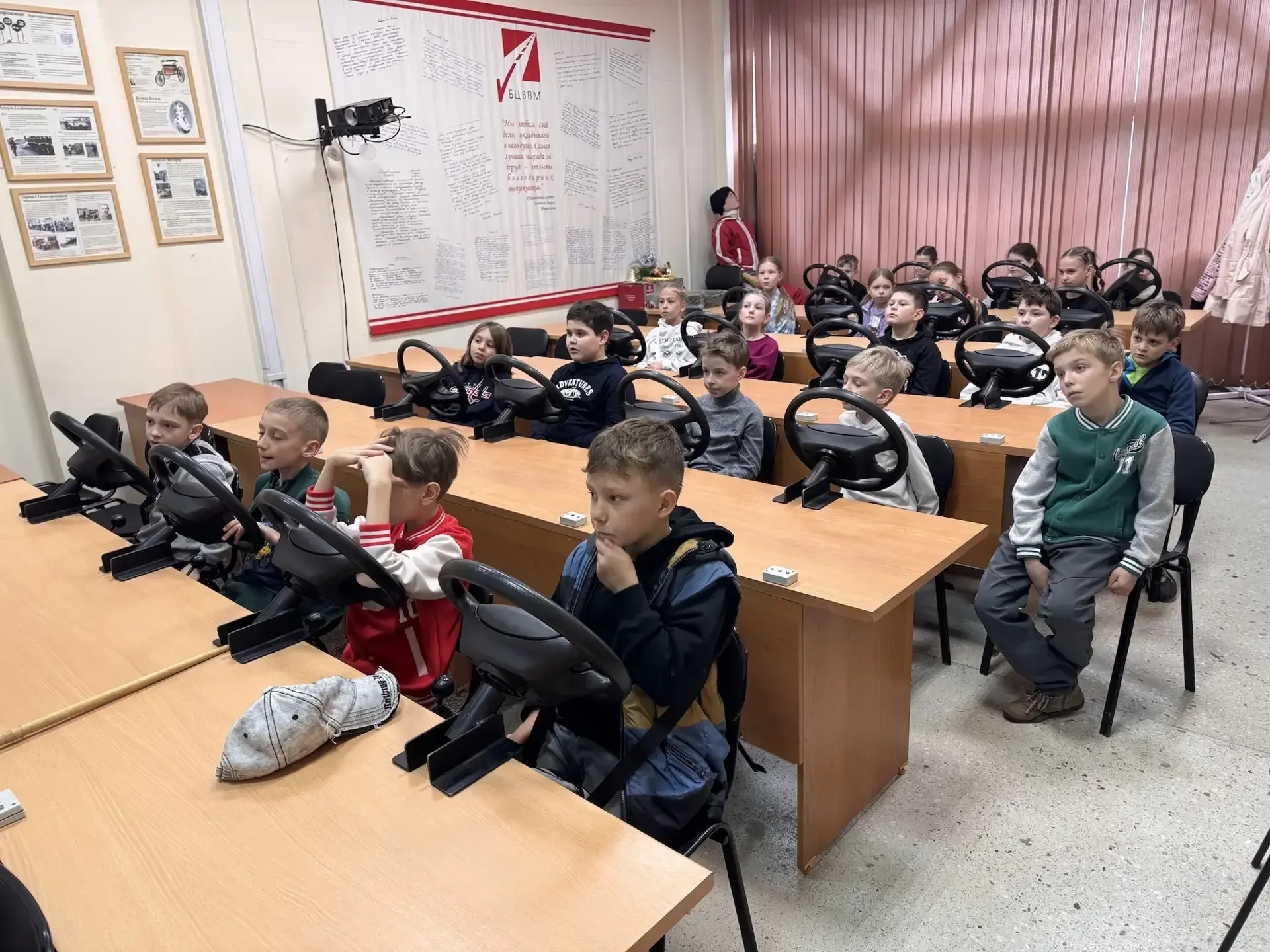 🔵Учебный год 2 "Б " класс завершил с пользой. 22 мая ребята посетили Барнаульский центр высшего води