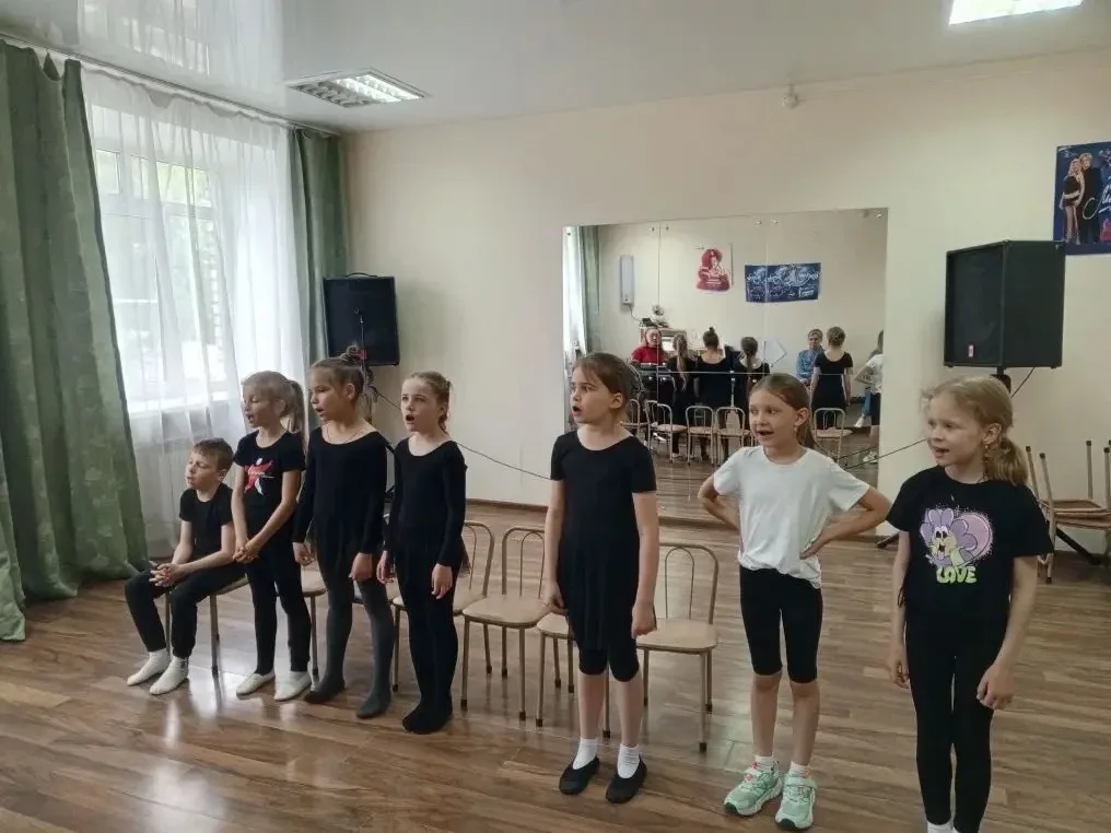 🔵У ребят из продлёнки сегодня состоялись отчётные занятия по вокалу и хореографии в Барнаульском гор