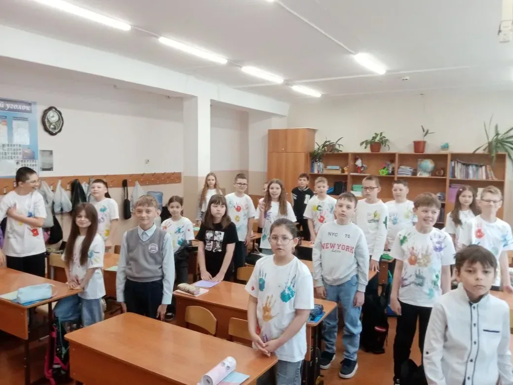 Прощай, начальная школа! ❤️ Ученики 4 «В» попрощались с родными стенами класса и своим первым учител