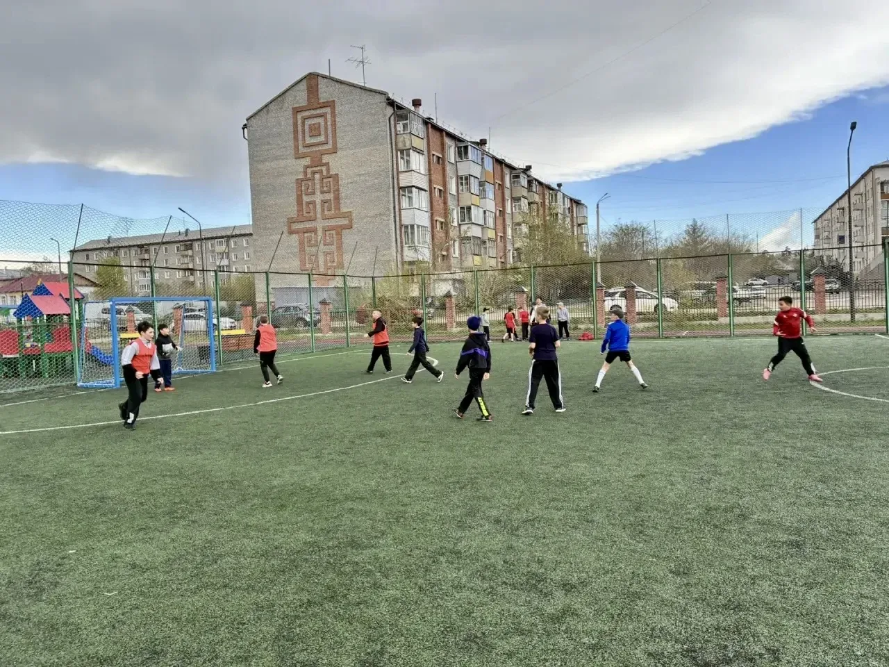 🎉 В нашей школе прошёл внутренний турнир по мини‑футболу!   Благодарим АНО «ДСК ГРАНД» за организаци