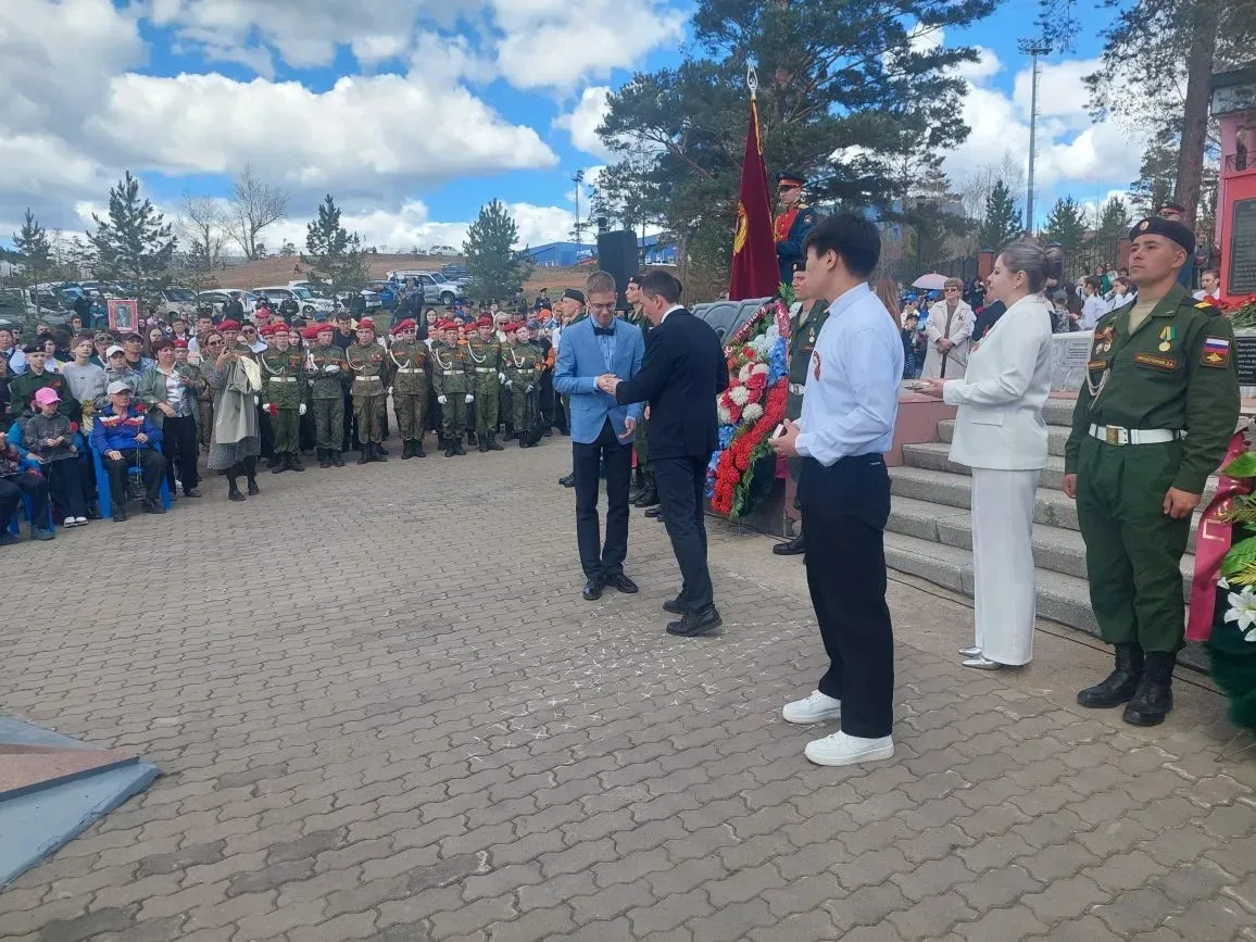 Лицеисты приняли участие в митинге, посвященном Дню Победы.  🇷🇺9 мая у памятника  рабочим и служащим