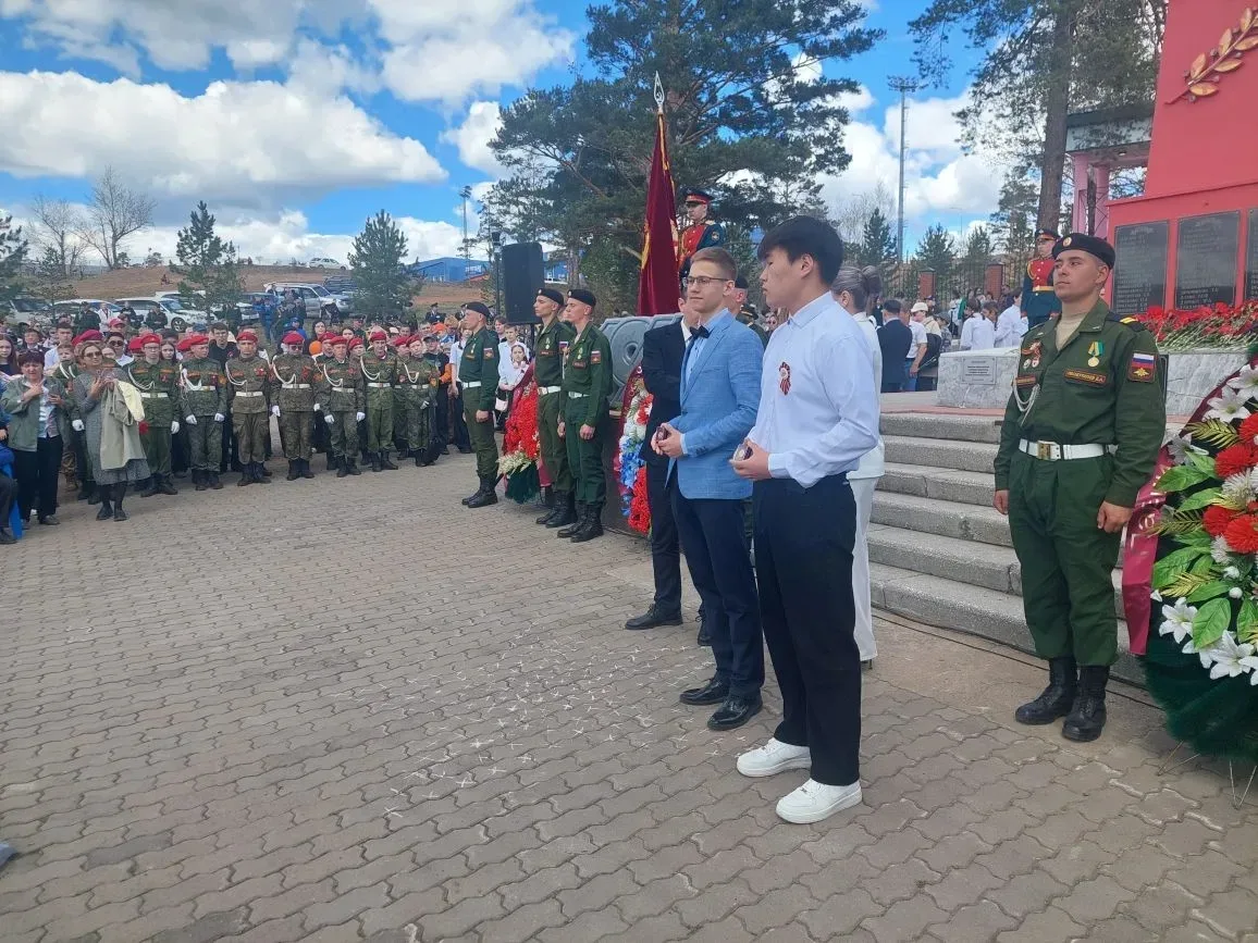 Лицеисты приняли участие в митинге, посвященном Дню Победы.  🇷🇺9 мая у памятника  рабочим и служащим