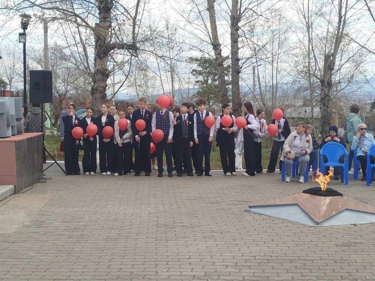 Лицеисты приняли участие в митинге, посвященном Дню Победы.  🇷🇺9 мая у памятника  рабочим и служащим