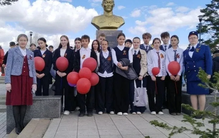 Лицеисты приняли участие в митинге, посвященном Дню Победы.  🇷🇺9 мая у памятника  рабочим и служащим