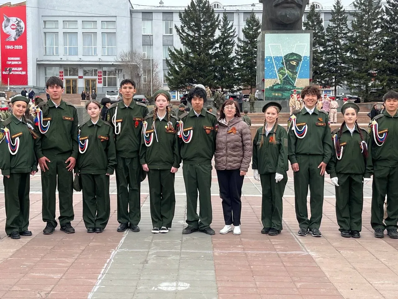Зарничники лицея приняли участие в "Марше патриотов".  🇷🇺8 мая на площади Советов состоялся городско