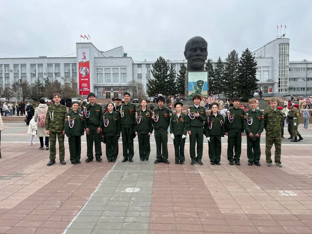 Зарничники лицея приняли участие в "Марше патриотов".  🇷🇺8 мая на площади Советов состоялся городско