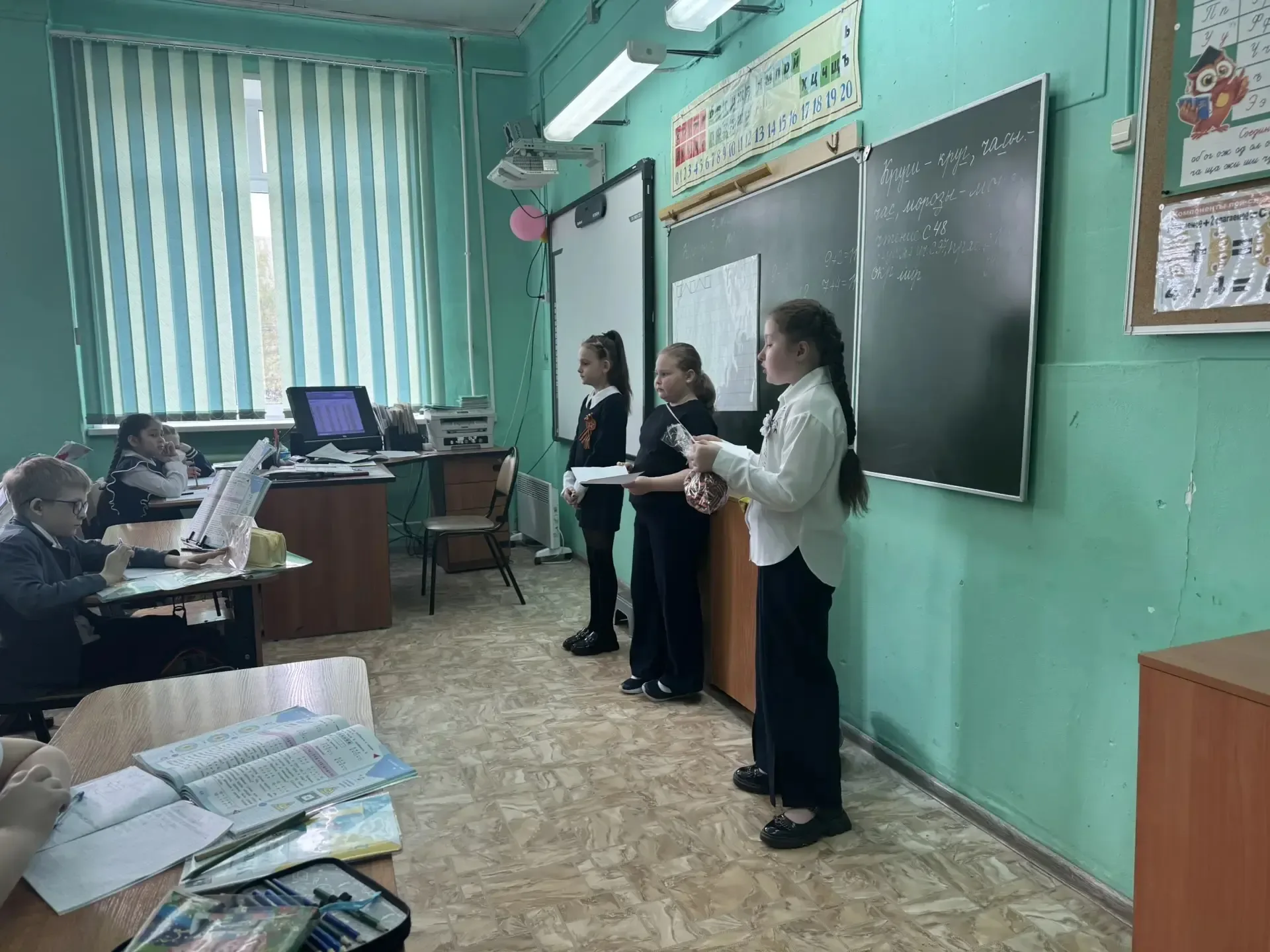 🎖️ Акция «Георгиевская ленточка» 🎖️  Под руководством советника директора по воспитательной работе С