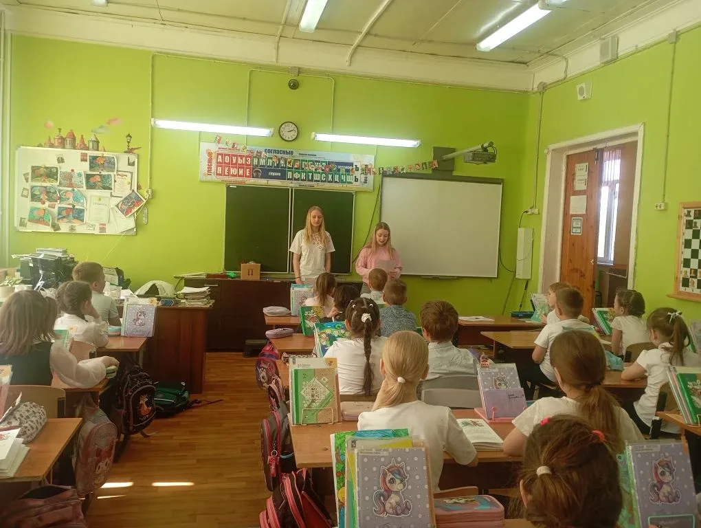 🎖️ Акция «Георгиевская ленточка» 🎖️  Под руководством советника директора по воспитательной работе С