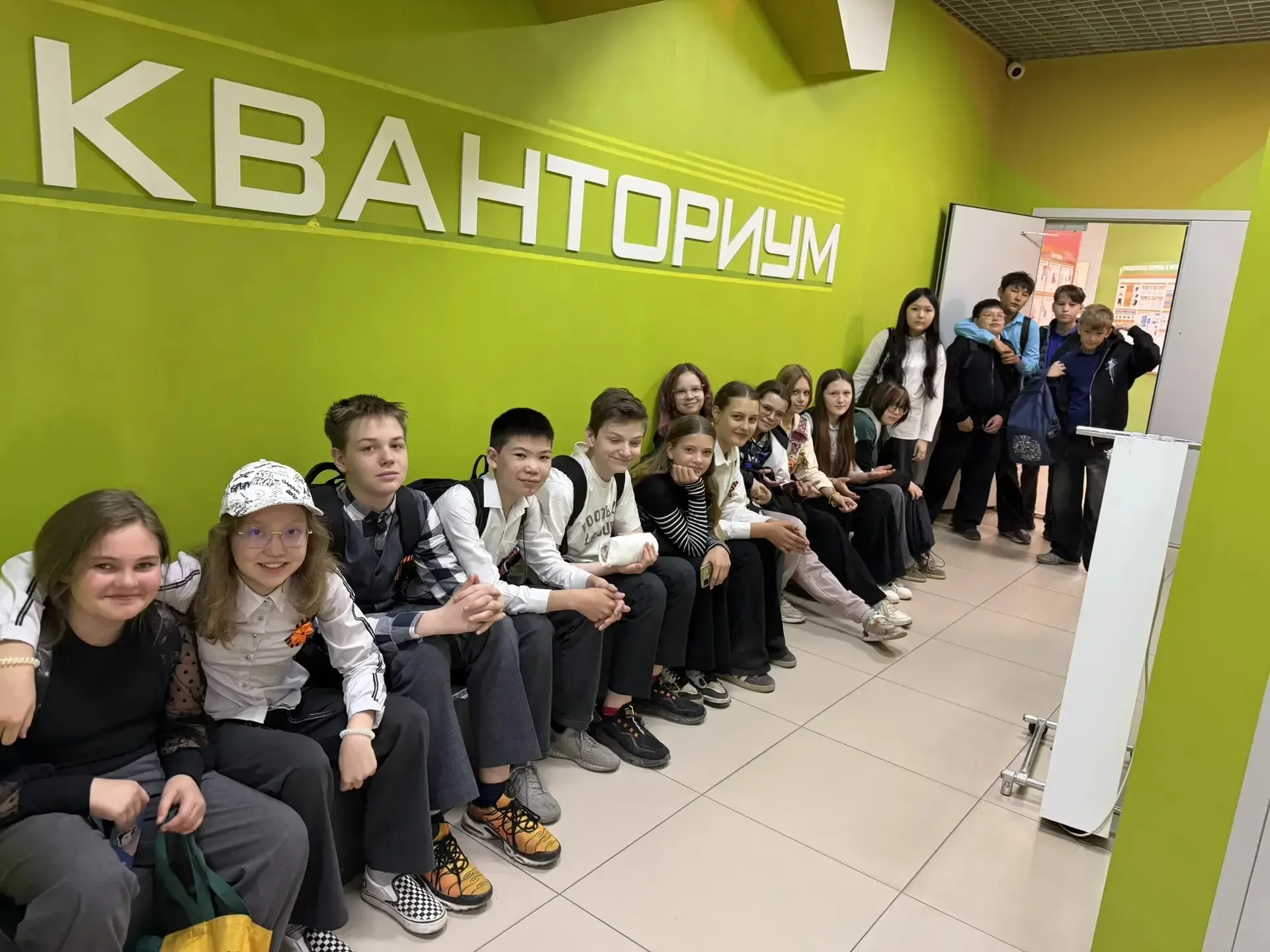 🚀 В «Хай-Тек Кванториуме» — к новым открытиям!  Наши ребята погрузились в мир современных технологий