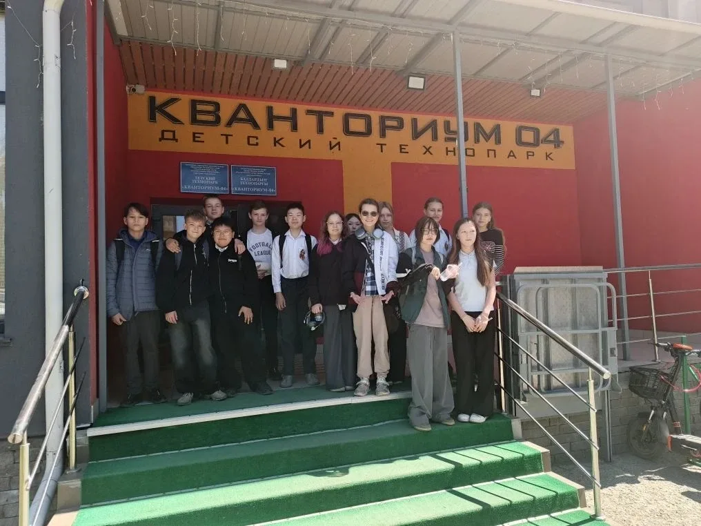 🚀 В «Хай-Тек Кванториуме» — к новым открытиям!  Наши ребята погрузились в мир современных технологий