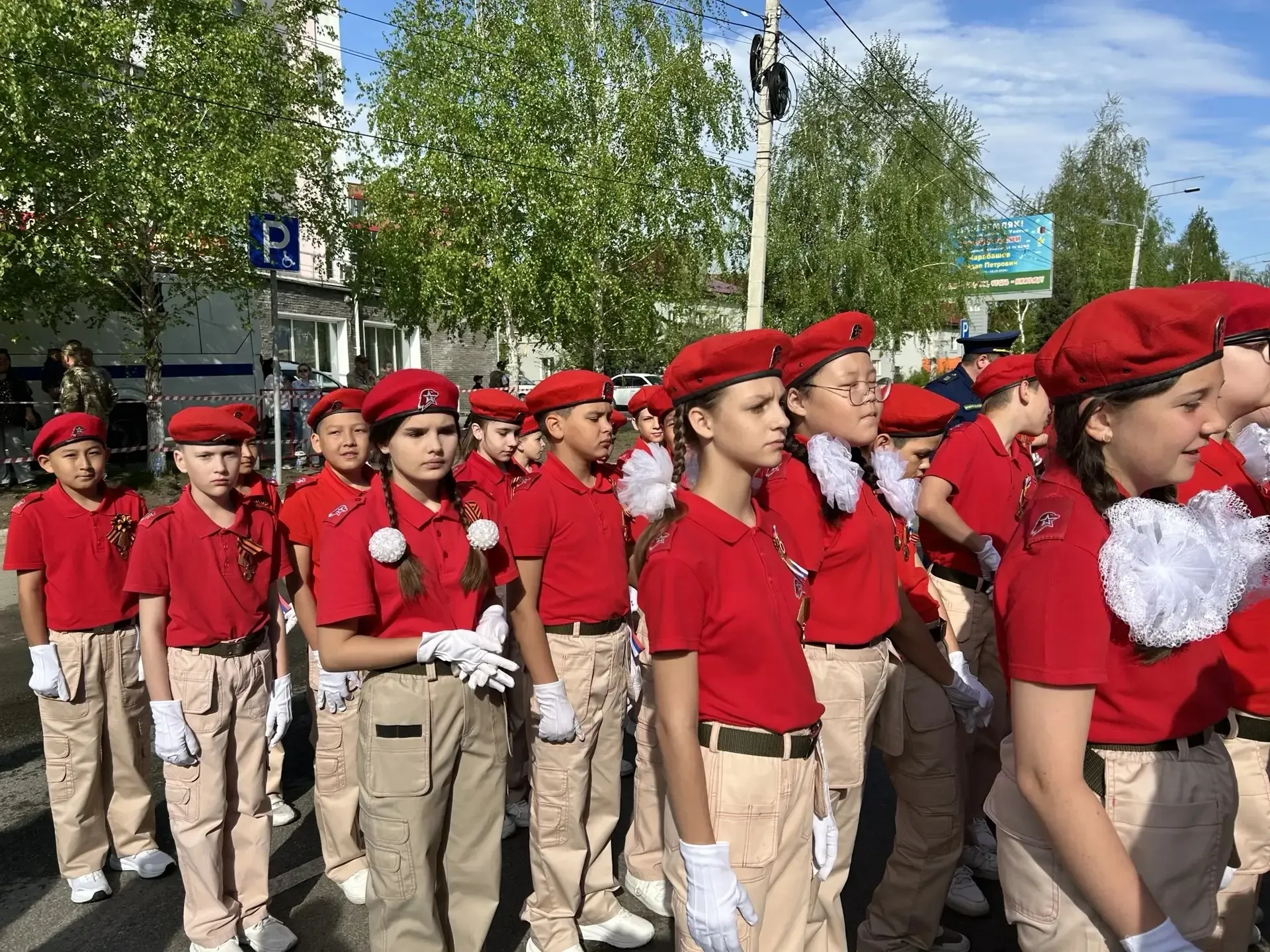 🇷🇺🎖️9 мая наши гимназисты приняли участие в Параде Победы! 🕊️  🇷🇺Знаменную группу юнармейцев возглав