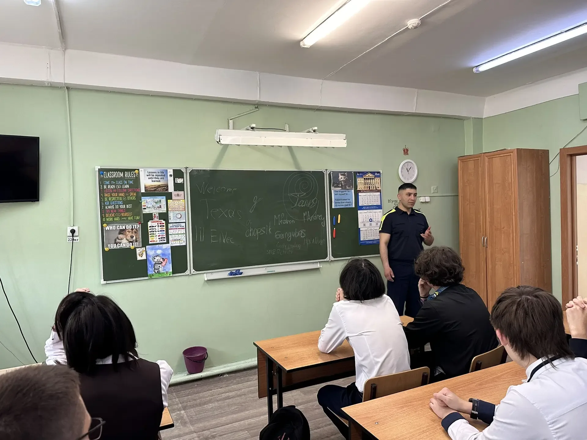 🚔 Профилактическая беседа с инспектором ДПС: безопасность детей на дороге превыше всего  Сегодня, пр
