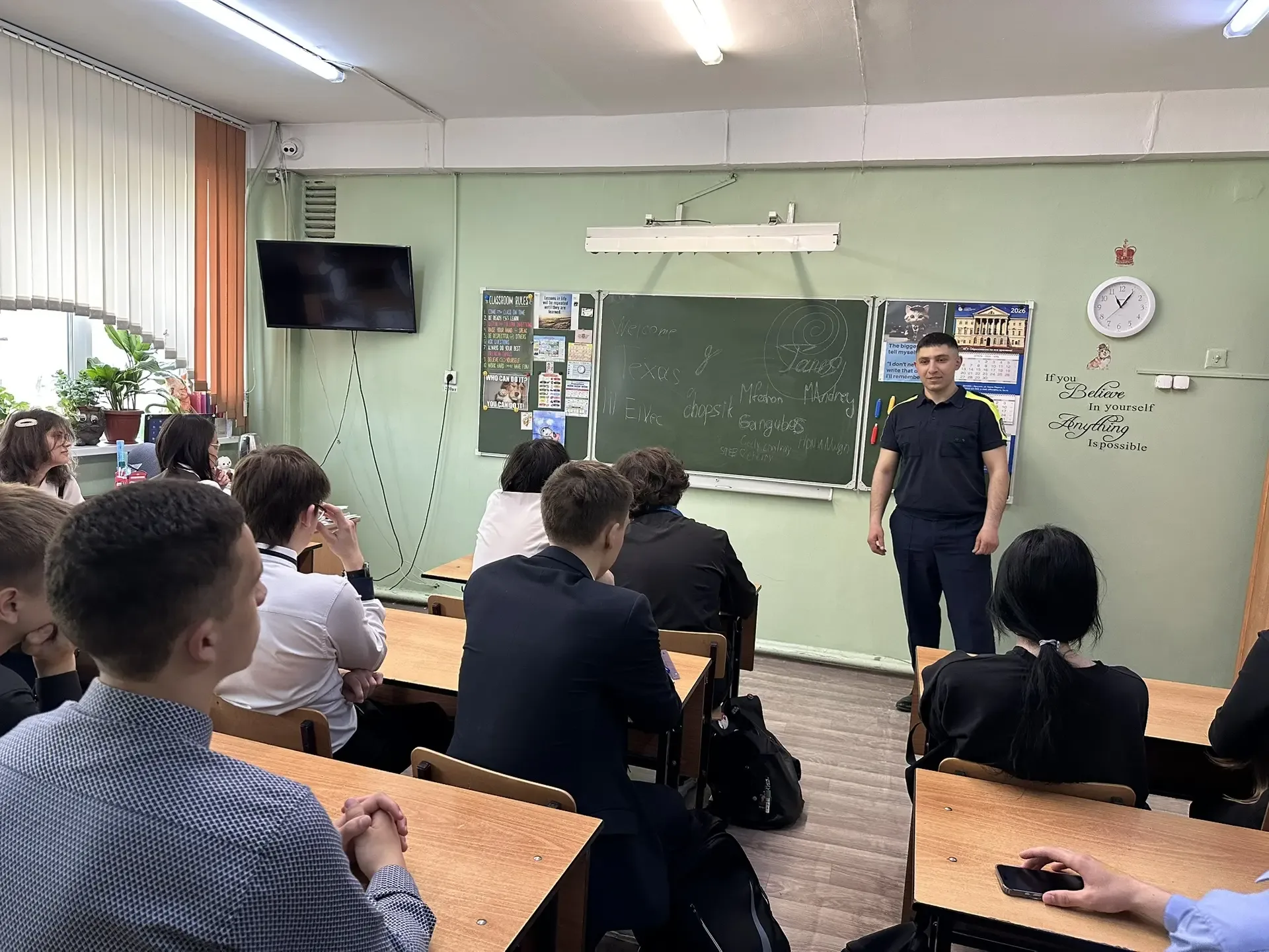 🚔 Профилактическая беседа с инспектором ДПС: безопасность детей на дороге превыше всего  Сегодня, пр