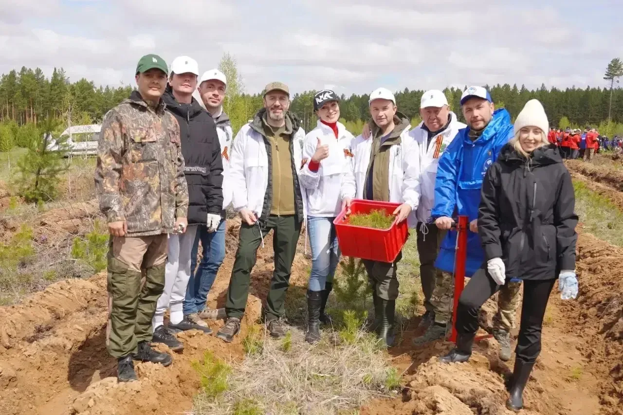 Учитель нашей школы Козлов Андрей Сергеевич, депутат Молодежного парламента при ЗС ИО, принял участи