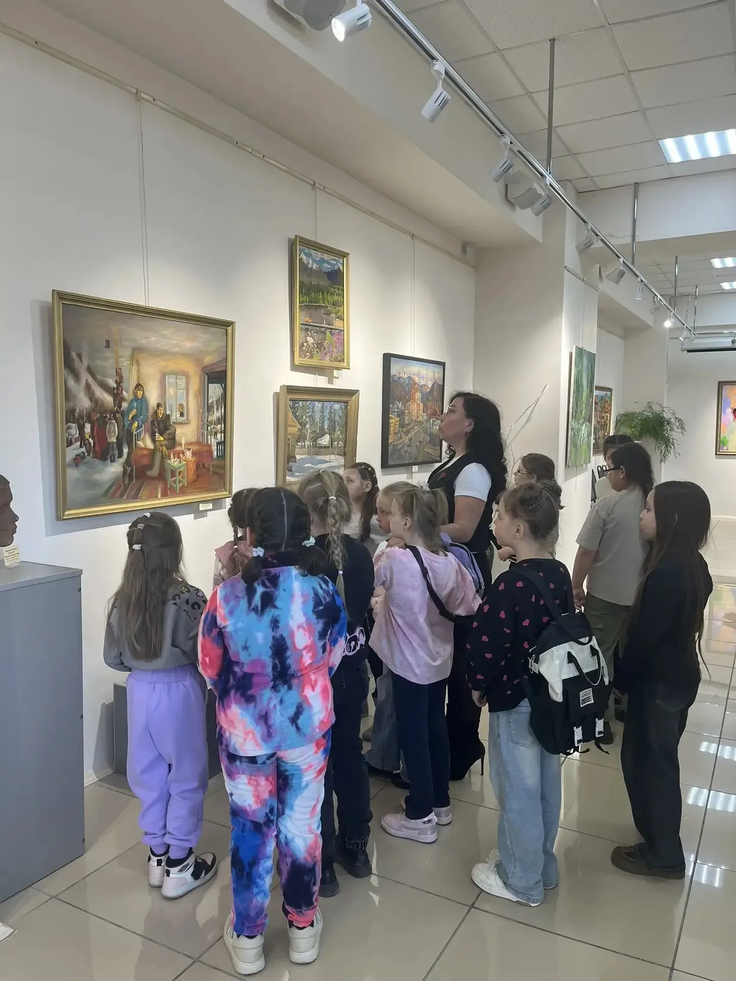 🎨 «Весеннее пробуждение» в городской картинной галерее — и наши юные художники в числе участников!  