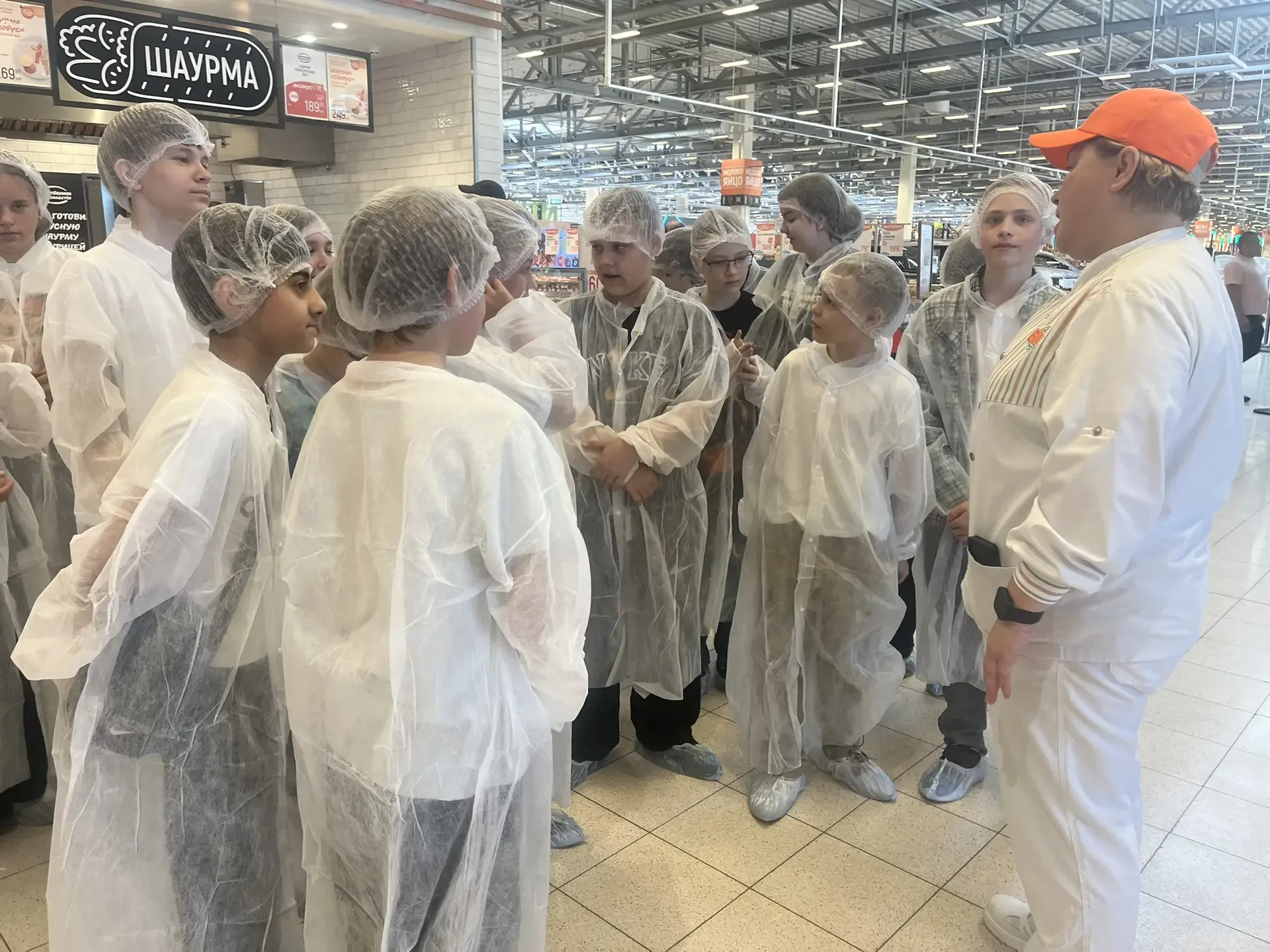 Сегодня ученики 5-б класса вместе с классным руководителем И.В. Михайловой  побывали на увлекательно