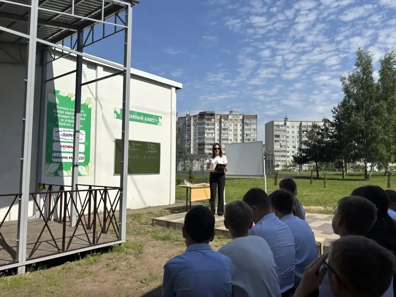 ☀️ На улице настоящая летняя погода, и сидеть за партами становится всё сложнее! ☀️  Ученики 5-б кла