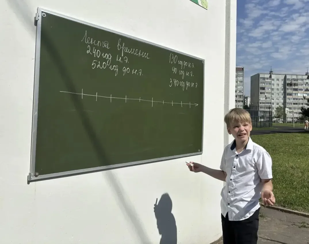 ☀️ На улице настоящая летняя погода, и сидеть за партами становится всё сложнее! ☀️  Ученики 5-б кла